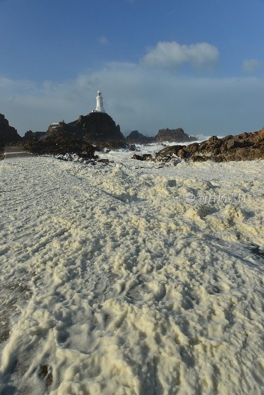 Storm Imogen, La Corbiere灯塔，泽西岛，英国